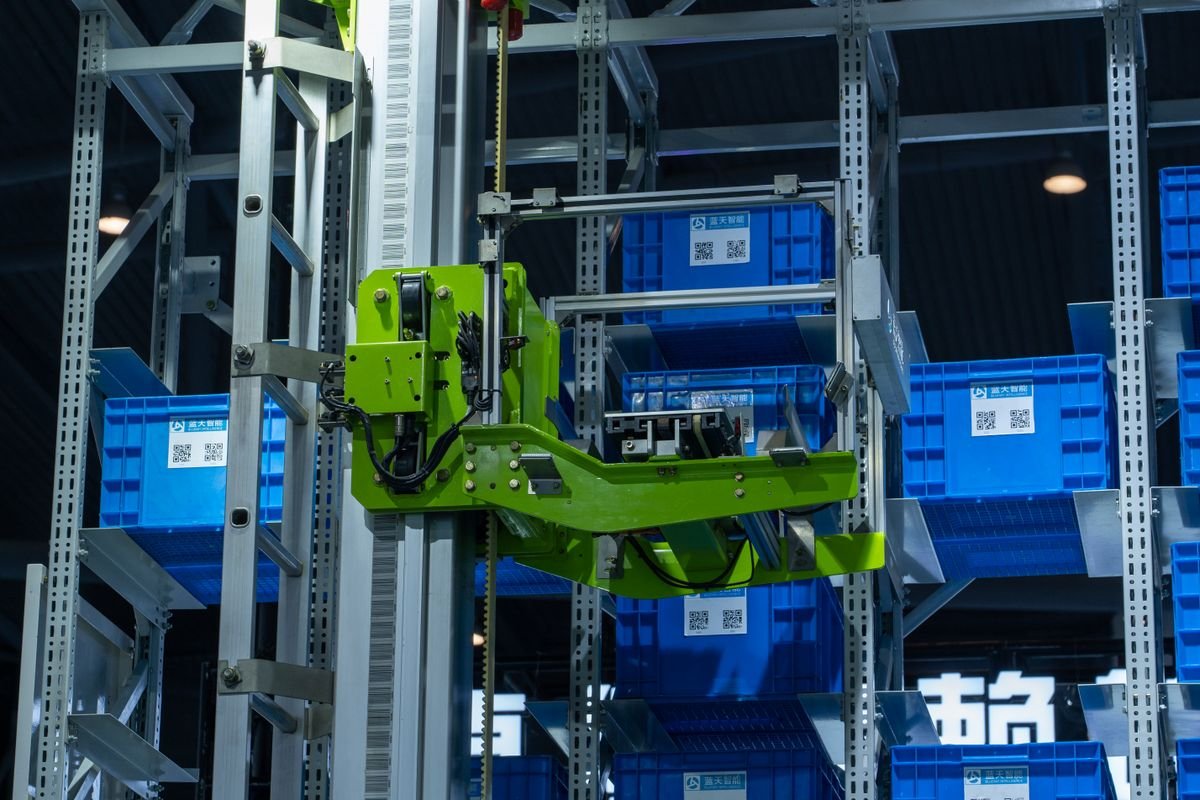 AI in Freight Forwarding: How Automation Is Changing Bookings