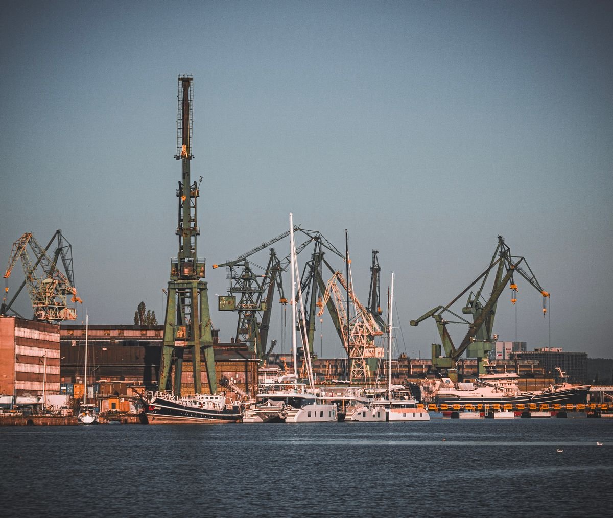 China to Poland: Gdańsk and the Baltic Gateway Shipping Guide