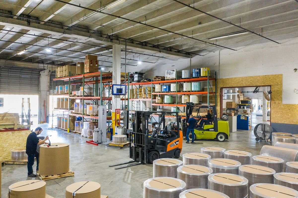 Custom Logistics Solutions for Manufacturers: A Practical Guide