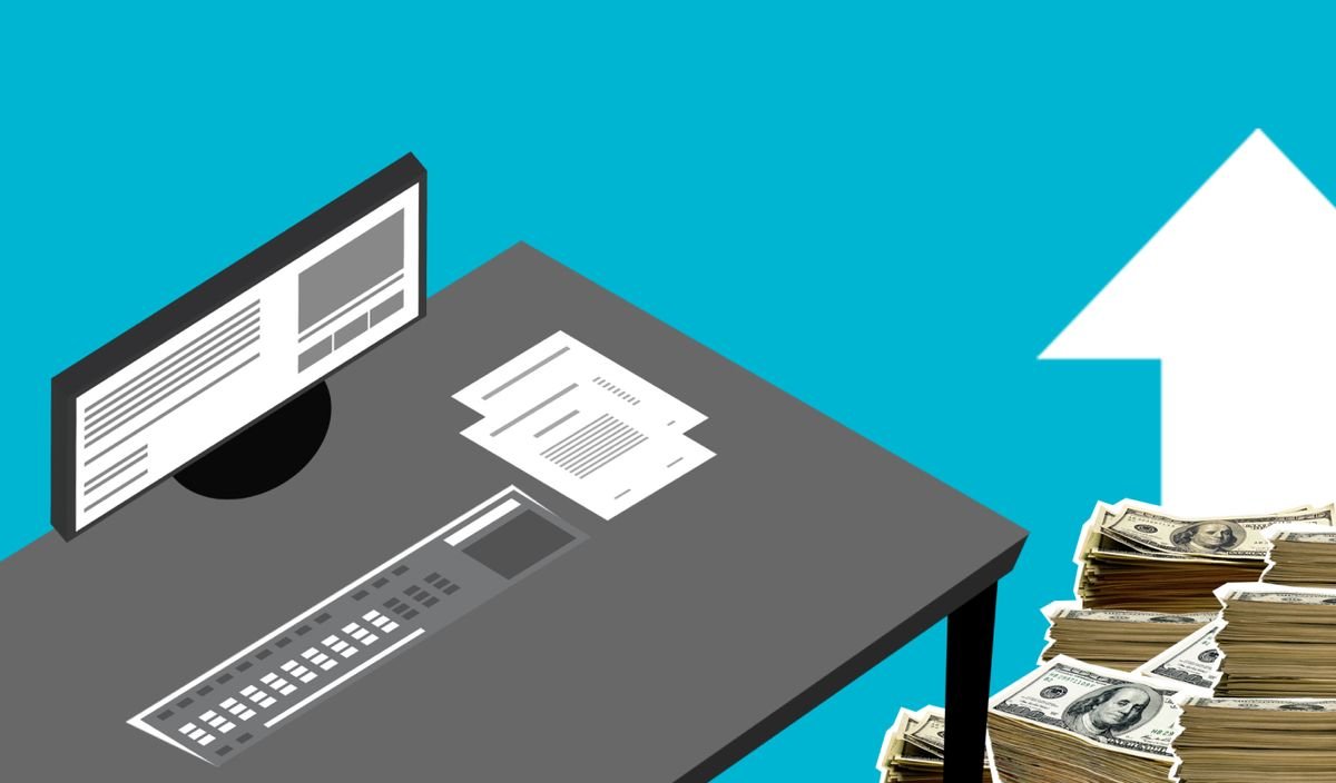 Person booking freight online