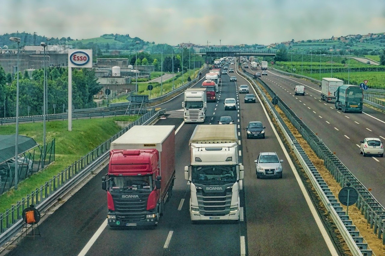 Truck Platooning: Convoy Technology on the Highway