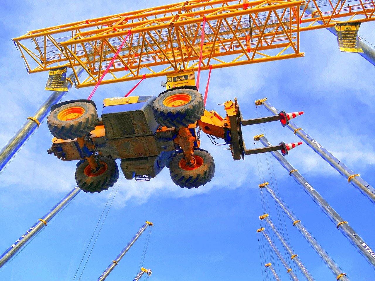 Telehandlers and Heavy Lift Equipment in Modern Warehousing